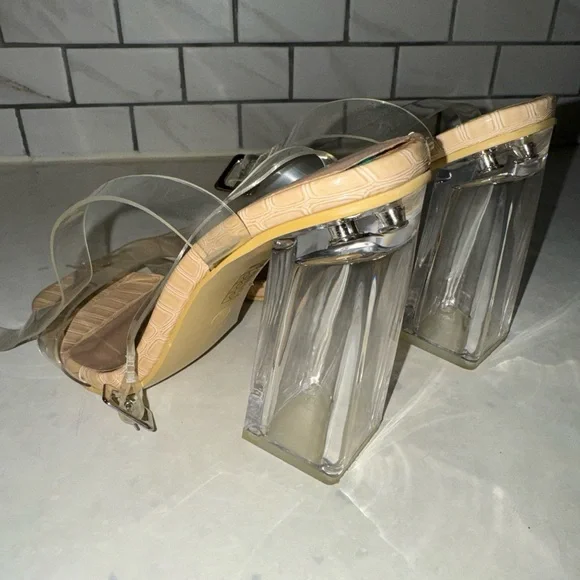 No Doubt beige heels - Picture 2 of 6